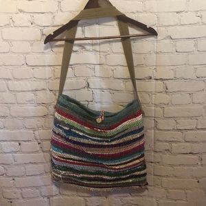 Rug tote with button closure
